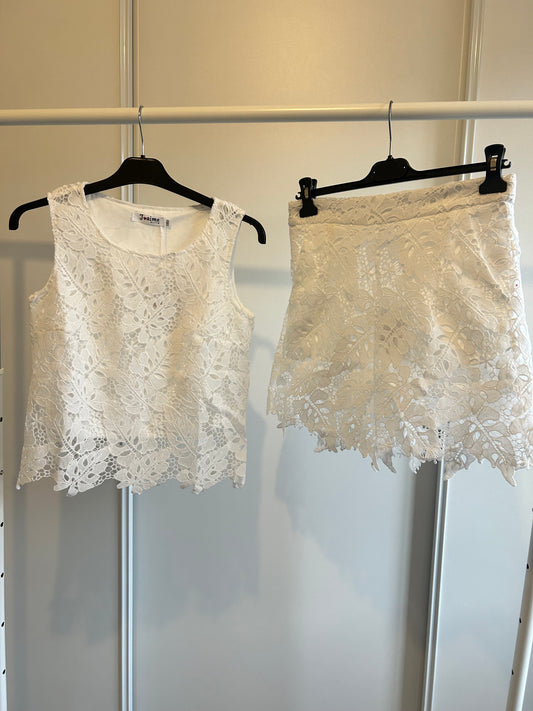 Ensemble en dentelle